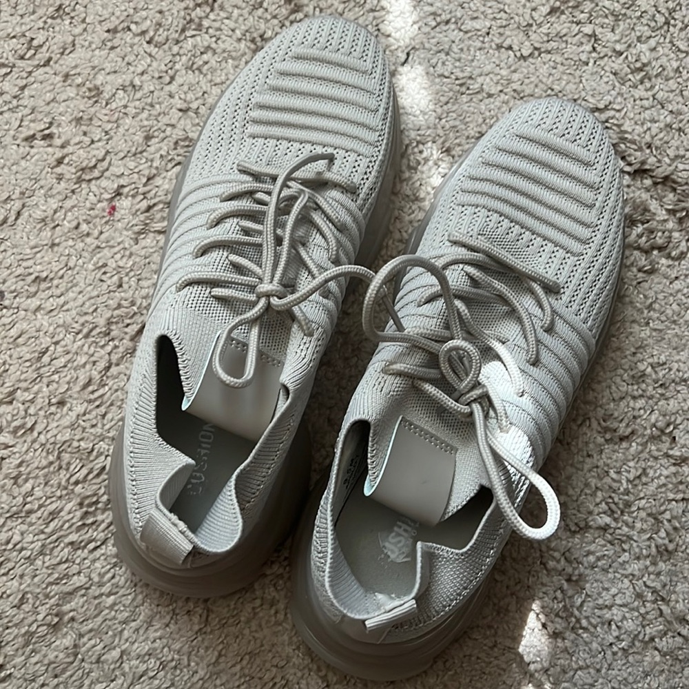 Beige Women’s Sneakers — US 9.5 Cushionaire 👟